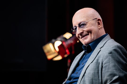 Intriguojanti naujiena „Delfi TV“ žiūrovams – laida „Akis į akį su Arūnu Valinsku“