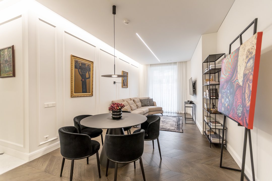 Iš išorės niekuo neišsiskiria, o viduje – drama: vilniečių butas, kuris nuolat keičiasi