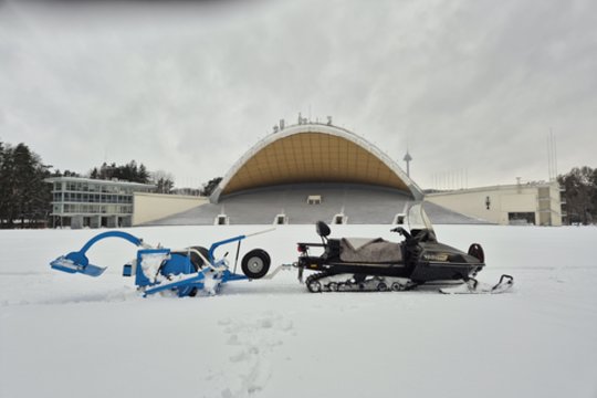 Vilniečiai kviečiami slidinėti Vingio parke – įrengta nemokama lygumų slidinėjimo trasa