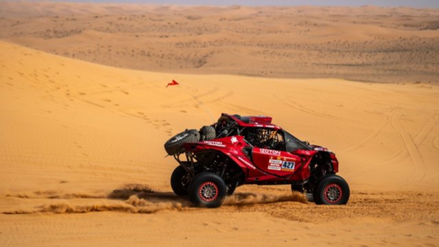 Priešpaskutinį greičio ruožą „Izoton sport“ duetas vadina sunkiausiu: trasa priminė mėnulio paviršių