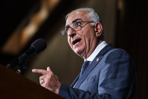 D. Trumpui susilaikant nuo veiksmų, Irano šacho sūnus teigia esąs įsitikinęs, kad šalies valdžia žlugs