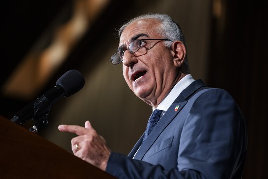 D. Trumpui susilaikant nuo veiksmų, Irano šacho sūnus teigia esąs įsitikinęs, kad šalies valdžia žlugs