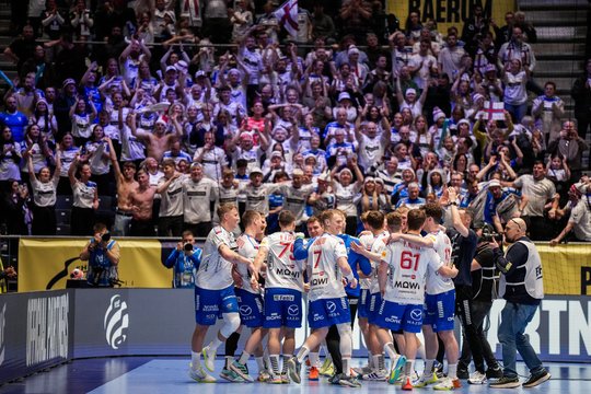 Farerų Salų sirgaliai užėmė Oslą, rankininkai – tik iš dalies