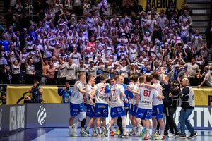 Farerų Salų sirgaliai užėmė Oslą, rankininkai – tik iš dalies