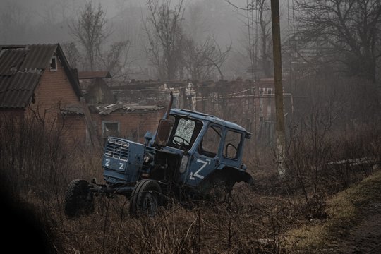 Ukrainos ūkininkams – kruvini okupantų spąstai: žemdirbiai pasiryžo beprotiškai pavojingam darbui
