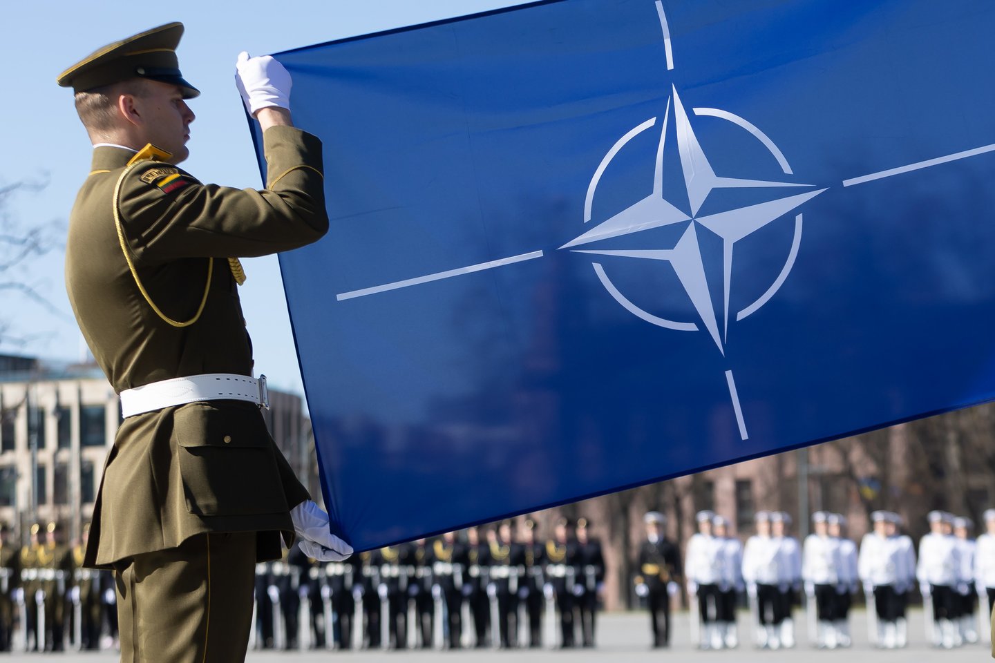 NATO vėliava.<br>Ž.Gedvilos (ELTA) nuotr.