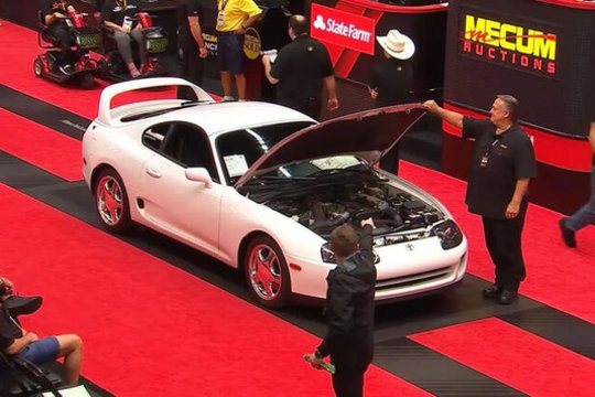 Neįtikėtina – sena „Toyota“ parduota už „Lamborghini“ kainą