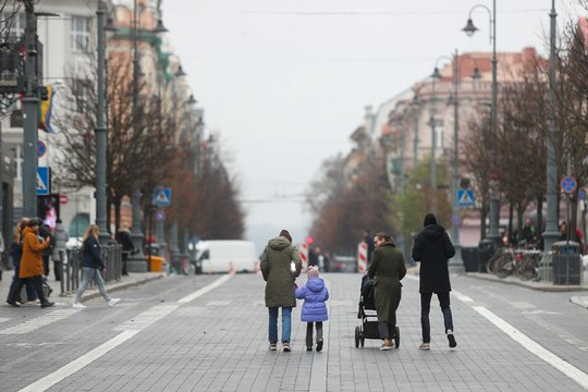 Siekia pakeisti Civilinį kodeksą – paliestų šeimas, norinčias įsivaikinti