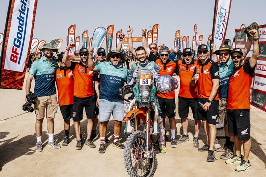 Dakare – džiaugsmo ašarų etapas