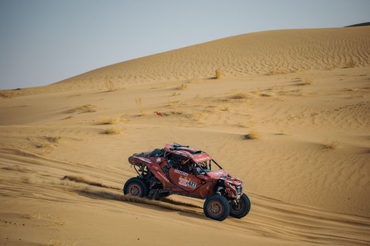 „Izoton sport“ debiutas Dakare neprisvilo: Mindaugo Sidabro ir Ernesto Česoko duetas – finiše