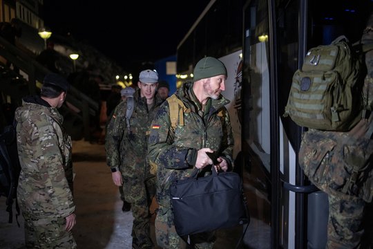 Vokietija paaiškino, kodėl kariai skubiai paliko Grenlandiją