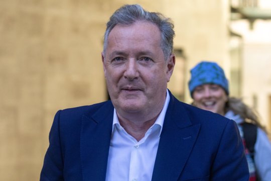 Laidų vedėjas Piersas Morganas patyrė rimtą traumą