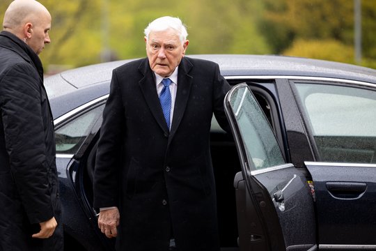 Džiugi žinia: po dviejų savaičių V. Adamkus išleistas iš ligoninės