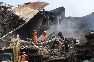 Nelaimė Pakistane: gaisras prekybos centre pražudė mažiausiai 21 žmogų