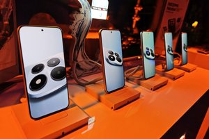 „Xiaomi“ pristatė savo naujus telefonus: štai kuo bandys sugundyti „Redmi Note 15“ serija