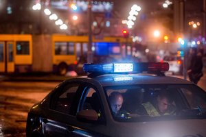 Po avarijos Vilniuje vairuotojai susiginčiojo, kas kaltas – gatvė užsikimšo, sustojo visuomeninis transportas