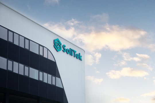 ​Saulės modulių gamintojos „SoliTek Cells“ pajamos pernai augo 53 proc.