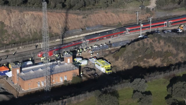 Ispanijoje – daugiausiai aukų pareikalavusi traukinių avarija per daugiau kaip dešimtmetį: paskelbtas gedulas