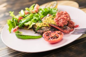 Mokslininkai nustatė, mėsa ilgina, ar trumpina gyvenimą