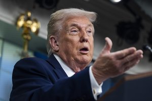 Baltuosiuose rūmuose – D. Trumpo abejonės NATO ir mįslingas atsakymas dėl Grenlandijos: „Sužinosite“