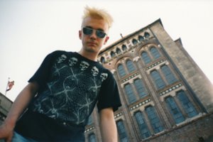 „Esu kelis kartus pakramtęs tą kokoso gabaliuką“: A. Mamontovas prisimena alkį scenoje