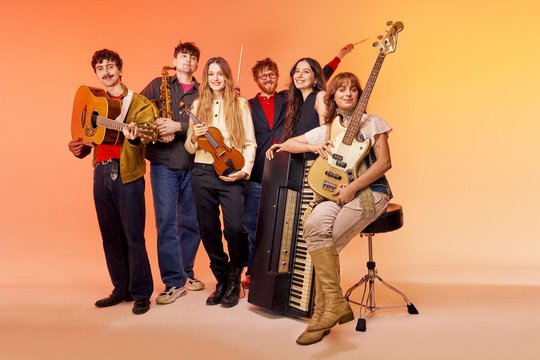 Britų muzikos pasididžiavimas „Black Country, New Road“ pavasarį grįžta į sostinę