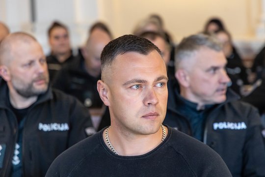 Prokuratūra kreipėsi į LAT, prašo panaikinti išteisinamąjį nuosprendį moterį nušovusiam policininkui