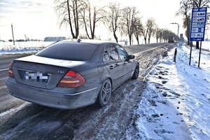 Joniškio rajone pasieniečiai sulaikė netikrą vairuotojo pažymėjimą pateikusį užsienietį