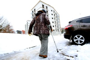 Pasipylė žiemos traumos: medikai turi daug darbo, bet padėti gali pingvinai ir katės