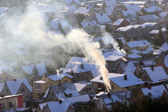 Dėl užsitęsusio šalčio iš lentynų šluoja tam tikras prekes: gyventojai sako esą rimtai susirūpinę