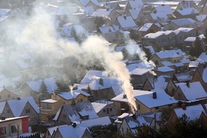 Dėl užsitęsusio šalčio iš lentynų šluoja tam tikras prekes: gyventojai sako esą rimtai susirūpinę