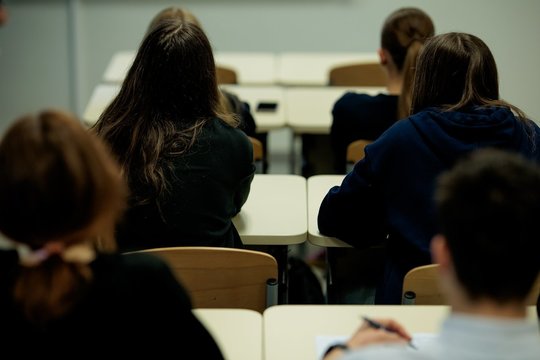 Norintiems leisti vaiką į privačią mokyklą – specialistės atsakymas: įvardijo, kiek per mėnesį tai paplonintų piniginę