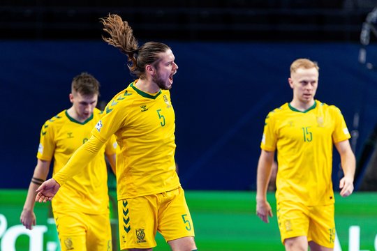 Skaudus Europos salės futbolo čempionato startas – lietuviai paskutinę minutę paleido pergalę