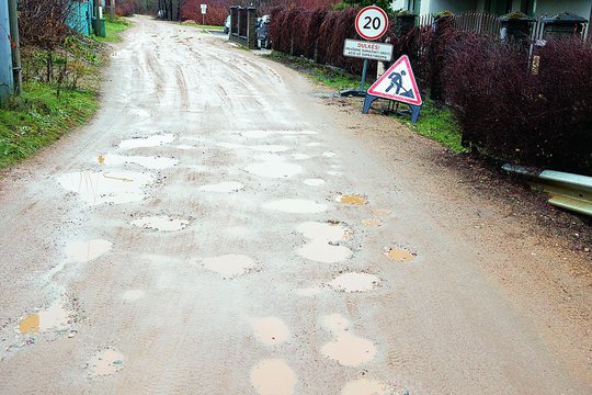 90 tūkst. eurų – kaip į vandenį: gyventojai negali patikėti, kaip atrodo prieš kurį laiką remontuota gatvė