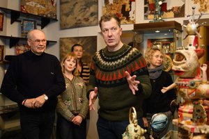 Asambliažus iš nebenaudojamų daiktų kuriantis Liutauras Šutas pakvietė į įspūdingą parodą – sveikino ir kultūros bei pramogų pasaulio žmonės