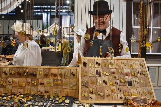 Vokiečiai apspito papuošalų kūrėjus iš Lietuvos: meistrė pasakė, kodėl stambesnių ir brangesnių dirbinių jie perka vos vieną kitą