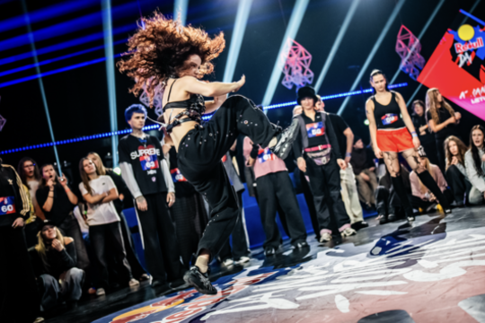 Kiečiausi šokėjai stoja į aistringas dvikovas: už kiekvieno judesio – pasiaukojimas, pasaulinės scenos ir neįtikėtinos gyvenimo kelionės