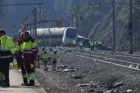 Po traukinių avarijos Ispanijoje – naujausia informacija