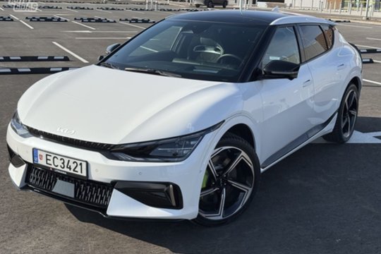 Stulbinančiai greitas, bet tuo pat metu ekologiškas ir praktiškas – „KIA EV6 GT“ 