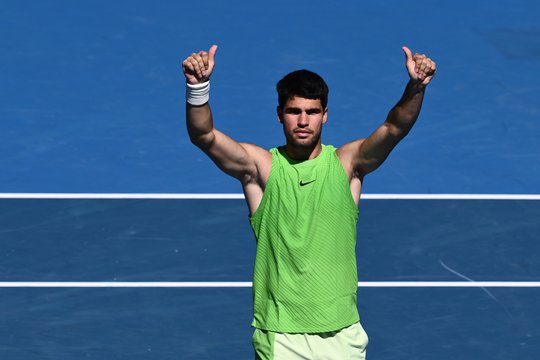 C. Alcarazas triuškinančiu stiliumi žygiuoja „Australian Open“