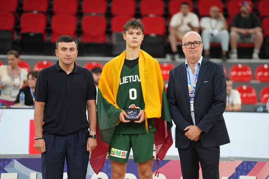 Lietuvos U16 krepšinio rinktinės žvaigždė ilgam susiejo ateitį su „Rytu“
