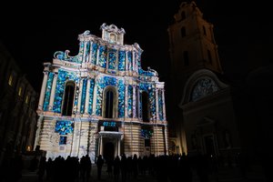 Tūkstančiais užburiančių šviesų sutvisko Vilnius: ko vertėtų nepraleisti šį savaitgalį