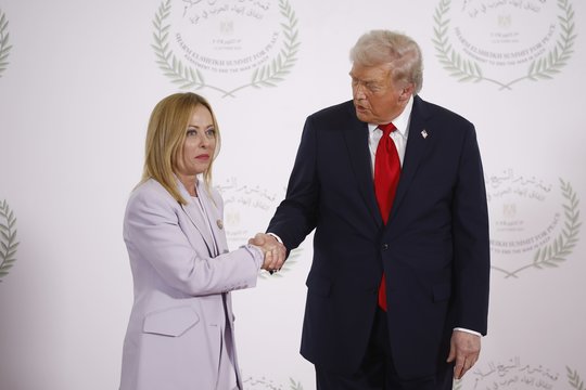G. Meloni tikisi, kad galės nominuoti D. Trumpą Taikos premijai