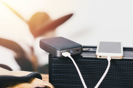 Dideli pokyčiai: vienos Europos avialinijos skrydžio metu uždraudė šių populiarių įrenginių naudojimą