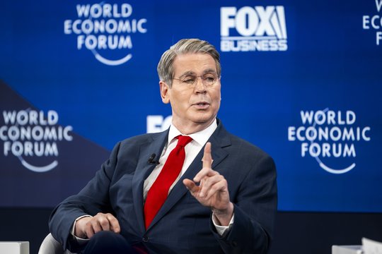 Dėl protestuotojų žudynių – JAV sankcijos Irano naftai