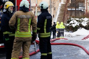 Klaipėdoje kilo gaisras daugiabučio namo bute – ugniagesiai greitai nuslopino liepsnas