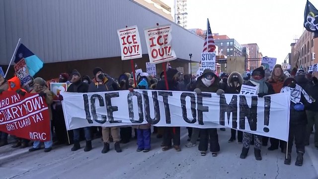 Protestai Minesotoje: žmonės priešinasi JAV Imigracijos tarnybos veiksmams