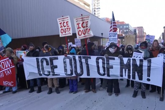 Protestai Minesotoje: žmonės priešinasi JAV Imigracijos tarnybos veiksmams