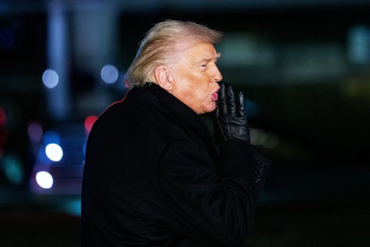 Dar daugiau D. Trumpo grasinimų Kanadai: vėl žada muitus