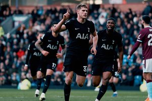 „Tottenham Hotspur“ nuo dar vieno pralaimėjimo lygos autsaideriams gelbėjosi paskutinių minučių įvarčiu